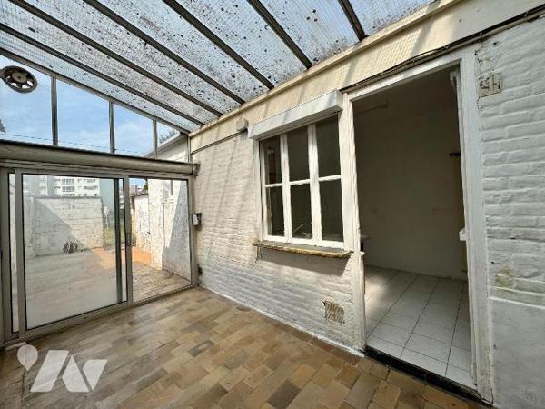 Cette maison mitoyenne de 1930, d'une surface habitable de 84.28 m² est située sur un terrain d...