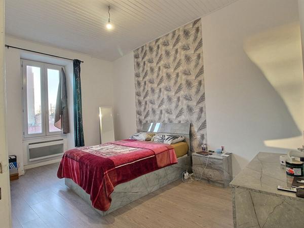 Appartement type 3 de 71 m2 dans un petit immeuble proche remparts.