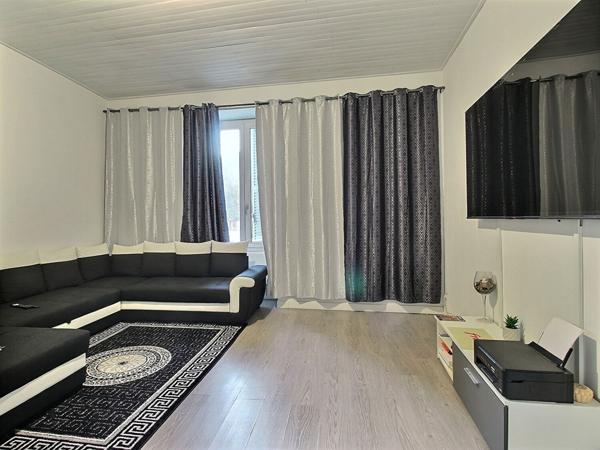 Appartement type 3 de 71 m2 dans un petit immeuble proche remparts.