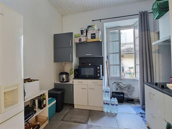 Appartement type 3 de 71 m2 dans un petit immeuble proche remparts.