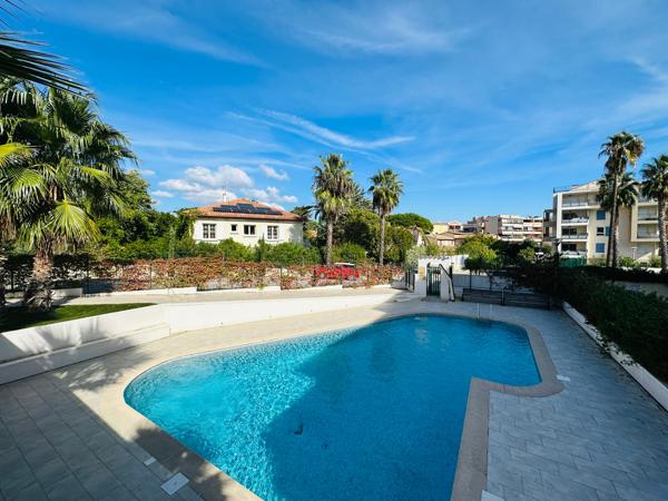 STUDIO CABINE DE 25 M2 AVEC APPERCU MER PROCHE CENTRE VILLE