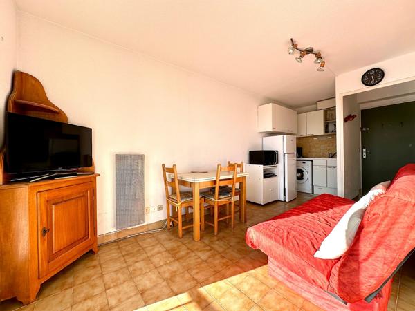 STUDIO CABINE DE 25 M2 AVEC APPERCU MER PROCHE CENTRE VILLE