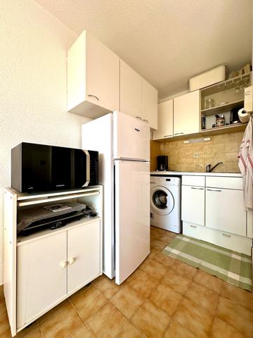 STUDIO CABINE DE 25 M2 AVEC APPERCU MER PROCHE CENTRE VILLE