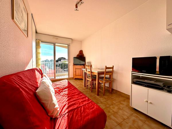 STUDIO CABINE DE 25 M2 AVEC APPERCU MER PROCHE CENTRE VILLE