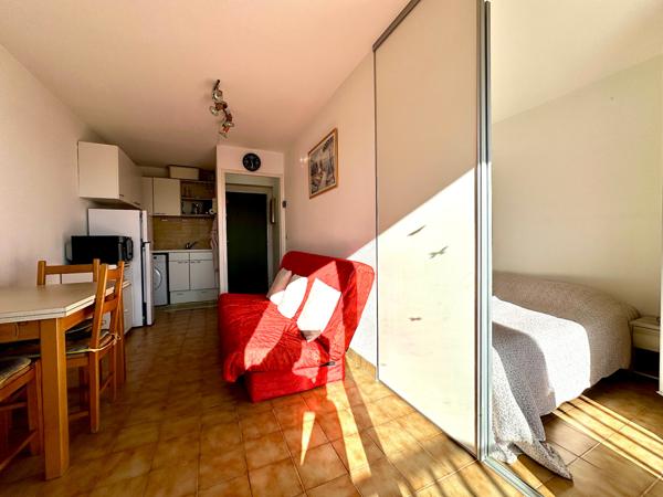 STUDIO CABINE DE 25 M2 AVEC APPERCU MER PROCHE CENTRE VILLE