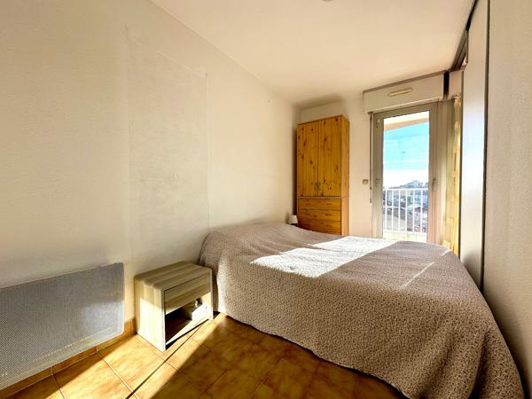 STUDIO CABINE DE 25 M2 AVEC APPERCU MER PROCHE CENTRE VILLE