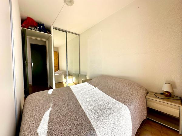 STUDIO CABINE DE 25 M2 AVEC APPERCU MER PROCHE CENTRE VILLE