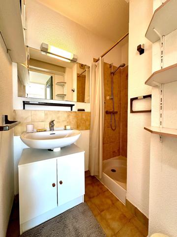 STUDIO CABINE DE 25 M2 AVEC APPERCU MER PROCHE CENTRE VILLE