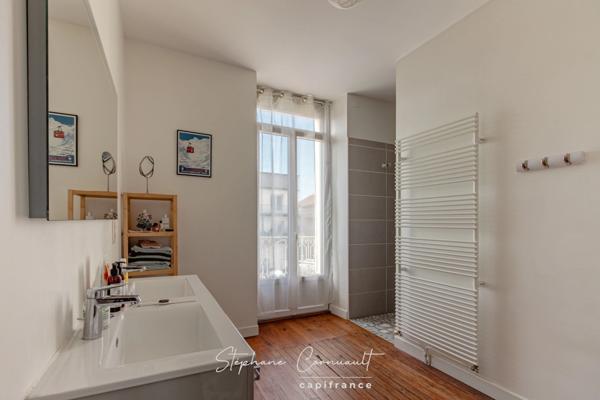 Maison de 147 m² avec piscine et jardin