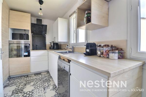 Saint-Priest Manissieux Maison 5 pièces 166m2, terrasse, double garage, terrain 730m2 plat et piscinable.