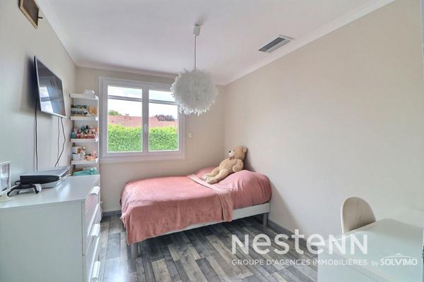 Saint-Priest Manissieux Maison 5 pièces 166m2, terrasse, double garage, terrain 730m2 plat et piscinable.