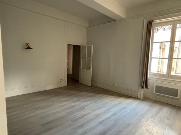 Appartement T3 de 128m2 à louer Villefranche centre