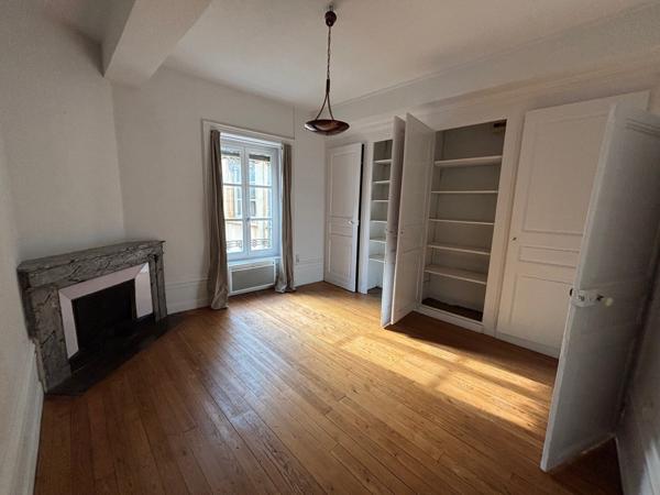 Appartement T3 de 128m2 à louer Villefranche centre