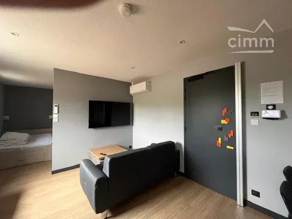 A louer meublé d'une surface de 29 m² entièrement refait à neuf.