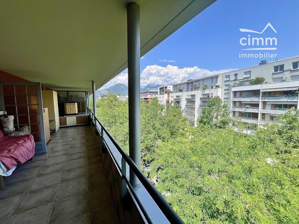 T4 dernier étage – terrasses, ascenseur, garage – Grenoble