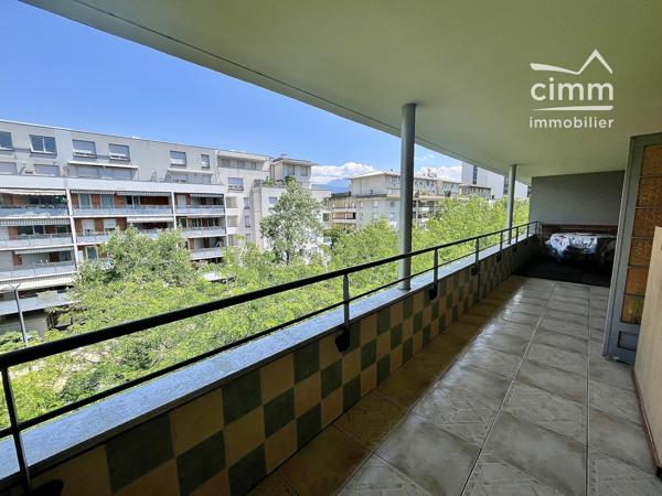 T4 dernier étage – terrasses, ascenseur, garage – Grenoble