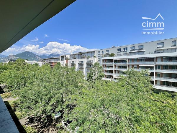 T4 dernier étage – terrasses, ascenseur, garage – Grenoble