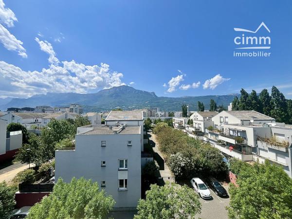 T4 dernier étage – terrasses, ascenseur, garage – Grenoble