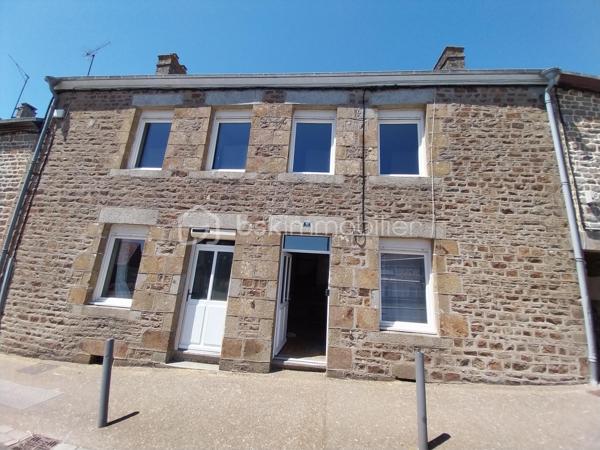 Découvrez cette charmante maison de village en pierre couverte en ardoises naturelles, offrant de beaux volumes et de nombreuses possibilités d'aménagement, moyennant quelques travaux.

Au rez-de-chaussée
-  Une entrée dessert une cuisine, une arrière cuisine ( à un niveau surélevé), une vaste pièce de vie pouvant être aménagée selon vos besoins en salon ou espace familial, une salle d'eau / WC.

Au 1er étage 
- Possibilité de faire 3 chambres, 1 bureau, 1 salle de jeux

Au 2ème étage 
- Un grenier 

Cette maison de caractère séduira les amateurs d'authenticité grâce à ses murs en pierre et ses volumes généreux.
Un aménagement est possible en 2 parties, pour du locatif. 
Elle conviendra aussi bien pour une résidence principale que pour une résidence secondaire ou un projet d'investissement.

À découvrir sans tarder !