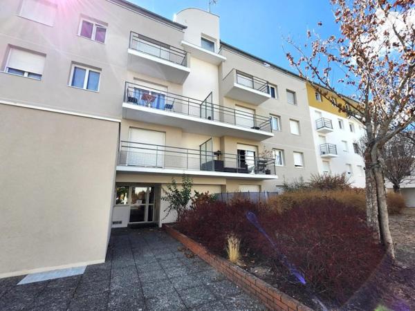 NANTES T2 dernier étage avec balcon, ravalement fait !