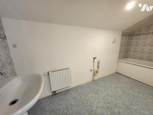 NANTES T2 dernier étage avec balcon, ravalement fait !