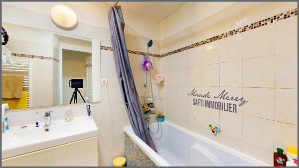 Appartement coup de coeur de type T3 de 92 m2 - 2 chambres - terrasse/jardinet - proximité centre ville à pied et parking à proximité