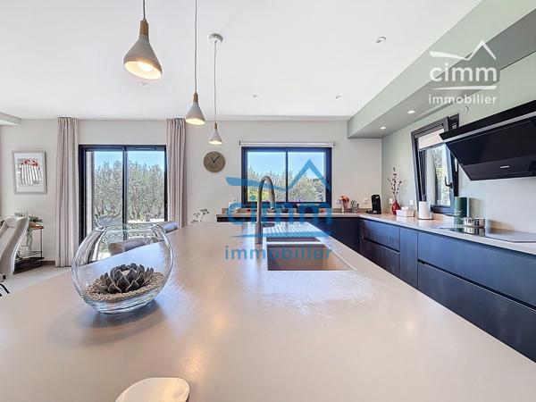 Élégance contemporaine avec vue panoramique :