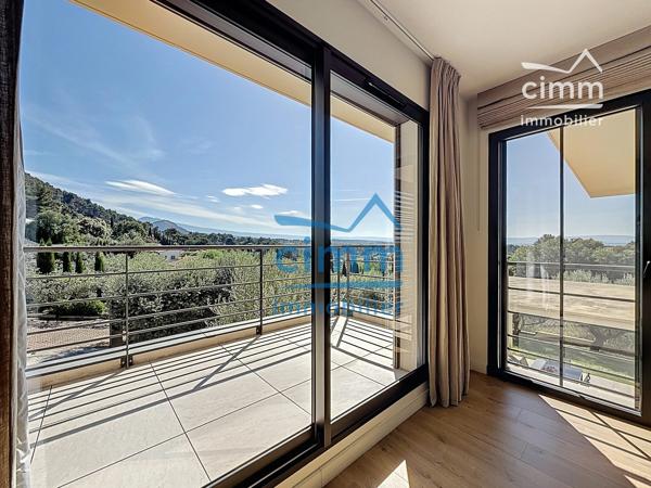 Élégance contemporaine avec vue panoramique :