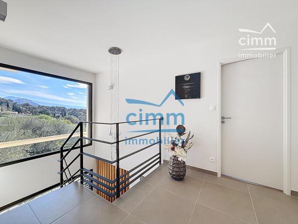 Élégance contemporaine avec vue panoramique :