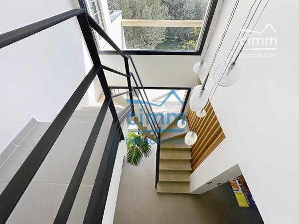 Élégance contemporaine avec vue panoramique :