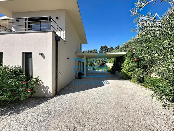 Élégance contemporaine avec vue panoramique :