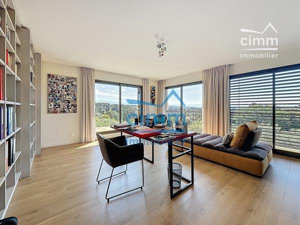 Élégance contemporaine avec vue panoramique :