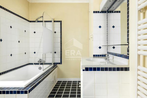 RETOUR A LA VENTE : EGUILLES : Villa principale T5 d'environ 145 m² avec 3 chambres et 1 suite parentale + T2 et studio independants sur un terrain de 4295 m² avec pisicne et abri voitures