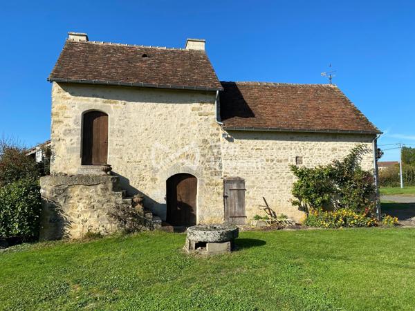 Authentique longère rénovée avec dépendances à Saint-Rémy-du-Val (72)