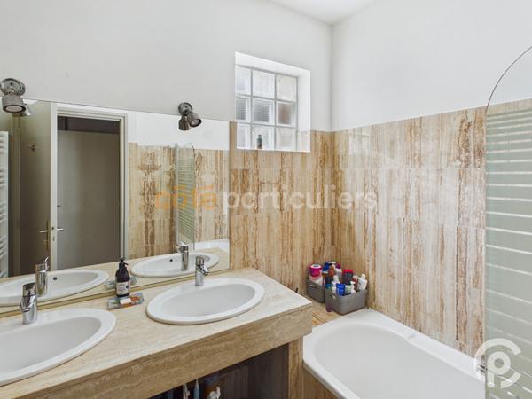 Vente
                Appartement71 m² - 3 Pièces -
                    CLAMART (92140)