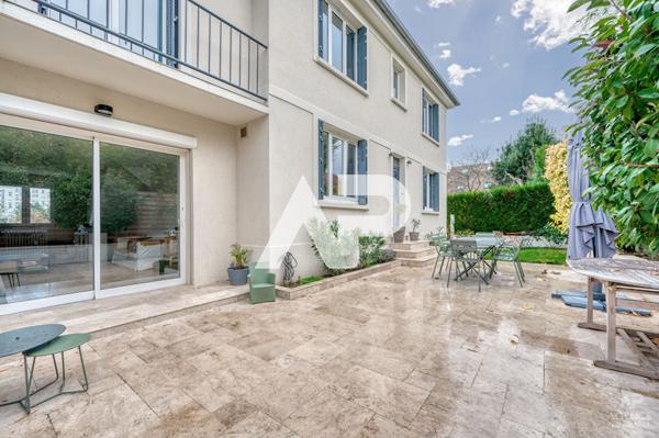 Maison Rueil Malmaison 10 pièce(s) 206m2 €1 265 000 ** - Référence 19645