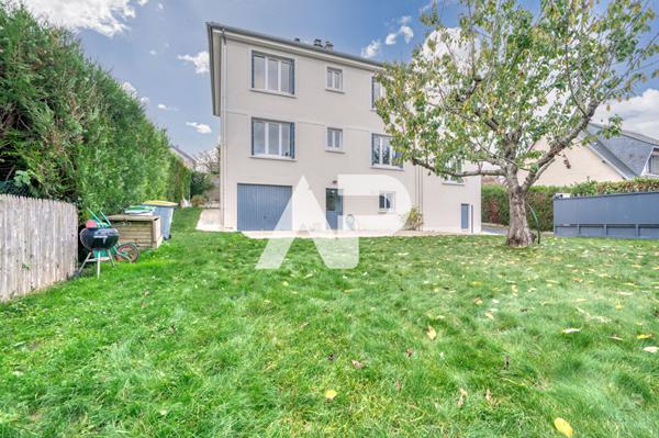 Maison Rueil Malmaison 10 pièce(s) 206m2 €1 265 000 ** - Référence 19645