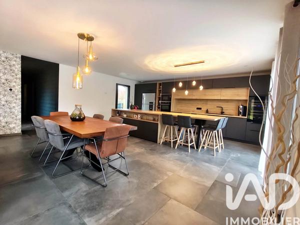 Maison à vendre 7 pièces 152 m² Saint-Lyé