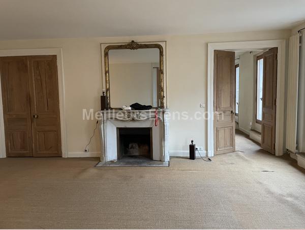 Exceptionnel et rare :Vue  Madeleine, appartement 160 M2, 5 ème étage, balcon