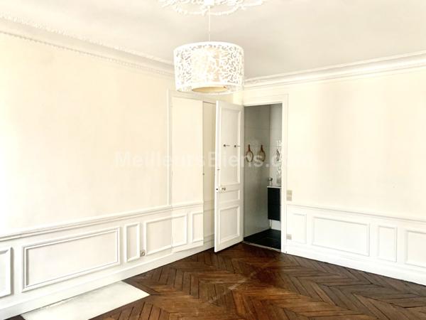 Exceptionnel et rare :Vue  Madeleine, appartement 160 M2, 5 ème étage, balcon