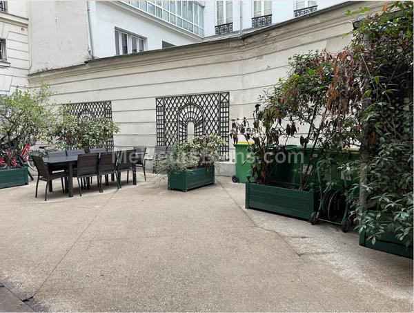 Exceptionnel et rare :Vue  Madeleine, appartement 160 M2, 5 ème étage, balcon