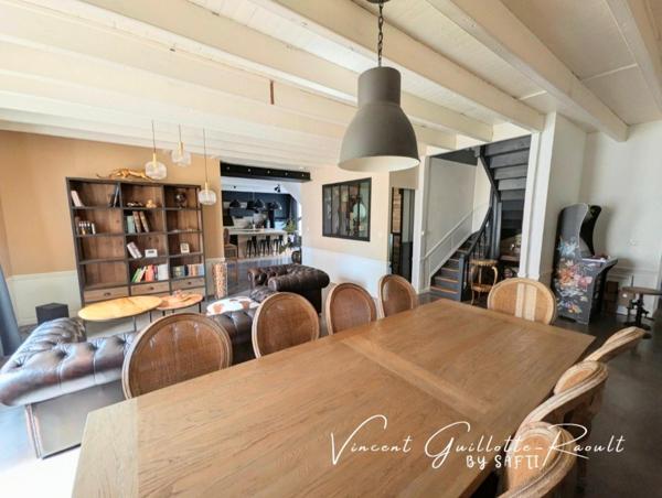 SAINTE-PAZANNE – MAISON DE CARACTÈRE – 250 M² – 5 CHAMBRES – PISCINE CHAUFFÉE