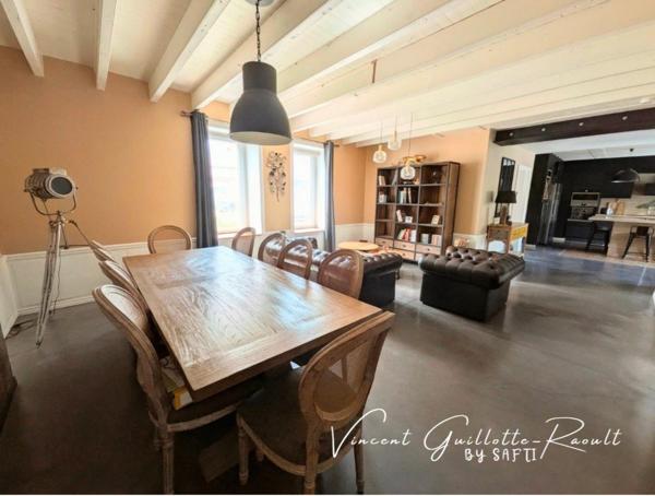 SAINTE-PAZANNE – MAISON DE CARACTÈRE – 250 M² – 5 CHAMBRES – PISCINE CHAUFFÉE