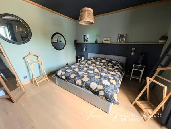 SAINTE-PAZANNE – MAISON DE CARACTÈRE – 250 M² – 5 CHAMBRES – PISCINE CHAUFFÉE
