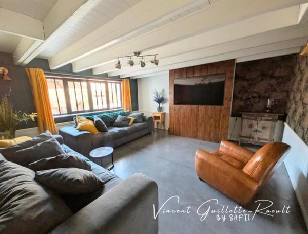 SAINTE-PAZANNE – MAISON DE CARACTÈRE – 250 M² – 5 CHAMBRES – PISCINE CHAUFFÉE