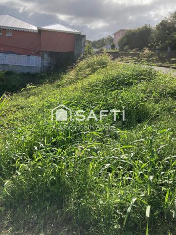 Beau terrain à construire avec vue sur mer