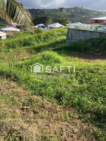 Beau terrain à construire avec vue sur mer