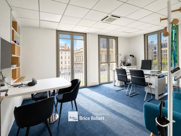 Bureau à louer Lyon adresse centrale vue Rhône et stationnement privatif