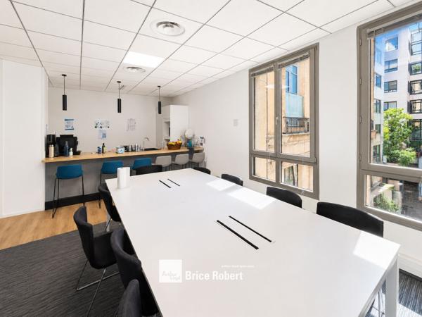 Bureau à louer Lyon adresse centrale vue Rhône et stationnement privatif