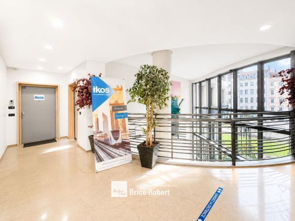 Bureau à louer Lyon adresse centrale vue Rhône et stationnement privatif